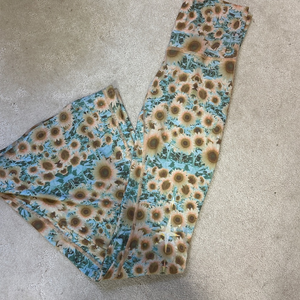 Teeki Sunflower Bell Bottom Flare Leggings Small - Picture 2 of 4